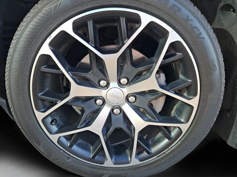 Used 2022 Jeep Grand Cherokee Summit AWD/4WD image 9