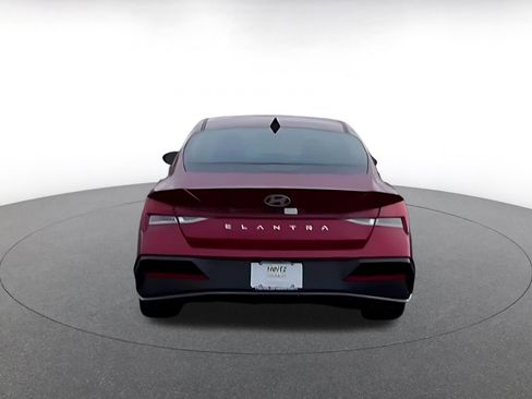 Used 2025 Hyundai Elantra SEL image 10