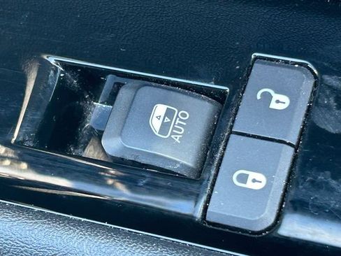 Used 2024 Jeep Wagoneer L Series II AWD/4WD image 39