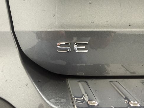 Certified 2023 Volkswagen Taos SE w/ Panoramic Sunroof Package FWD image 4