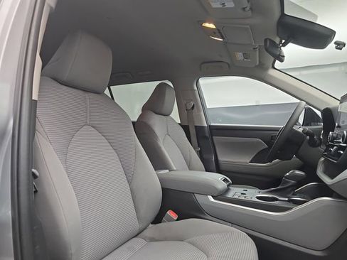 Used 2024 Toyota Highlander LE image 46