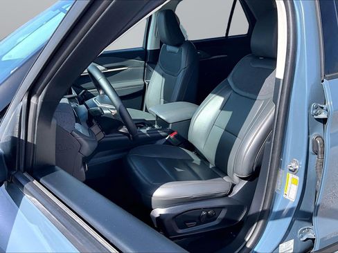 Used 2025 Ford Explorer Active w/ Active Comfort Package AWD/4WD image 16