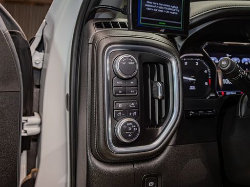 Used 2020 GMC Sierra 3500 Denali w/ Denali Ultimate Package AWD/4WD image 20