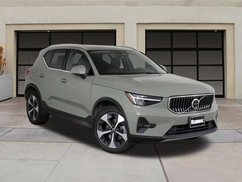 Certified 2025 Volvo XC40 B5 Plus image 34