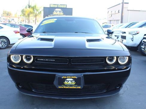 Used 2016 Dodge Challenger SXT image 3