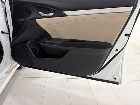 Used 2019 Honda Civic EX image 18