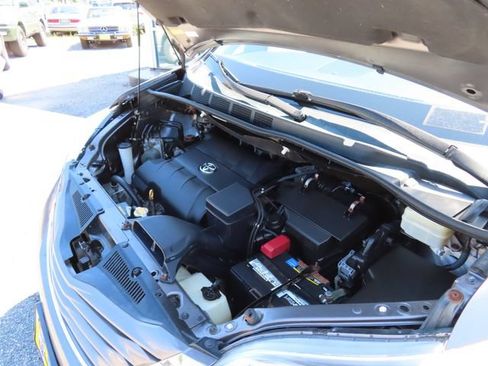 Used 2016 Toyota Sienna LE AWD/4WD image 32