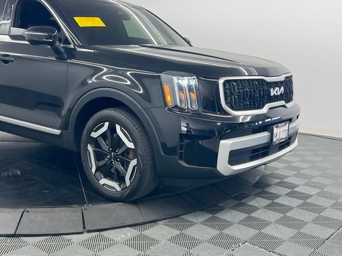 Used 2024 Kia Telluride EX w/ EX Captain's Chair Package FWD image 5