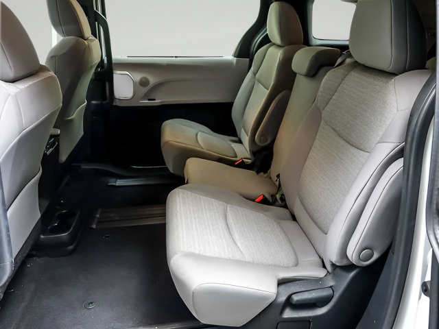 Certified 2025 Toyota Sienna LE FWD image 10