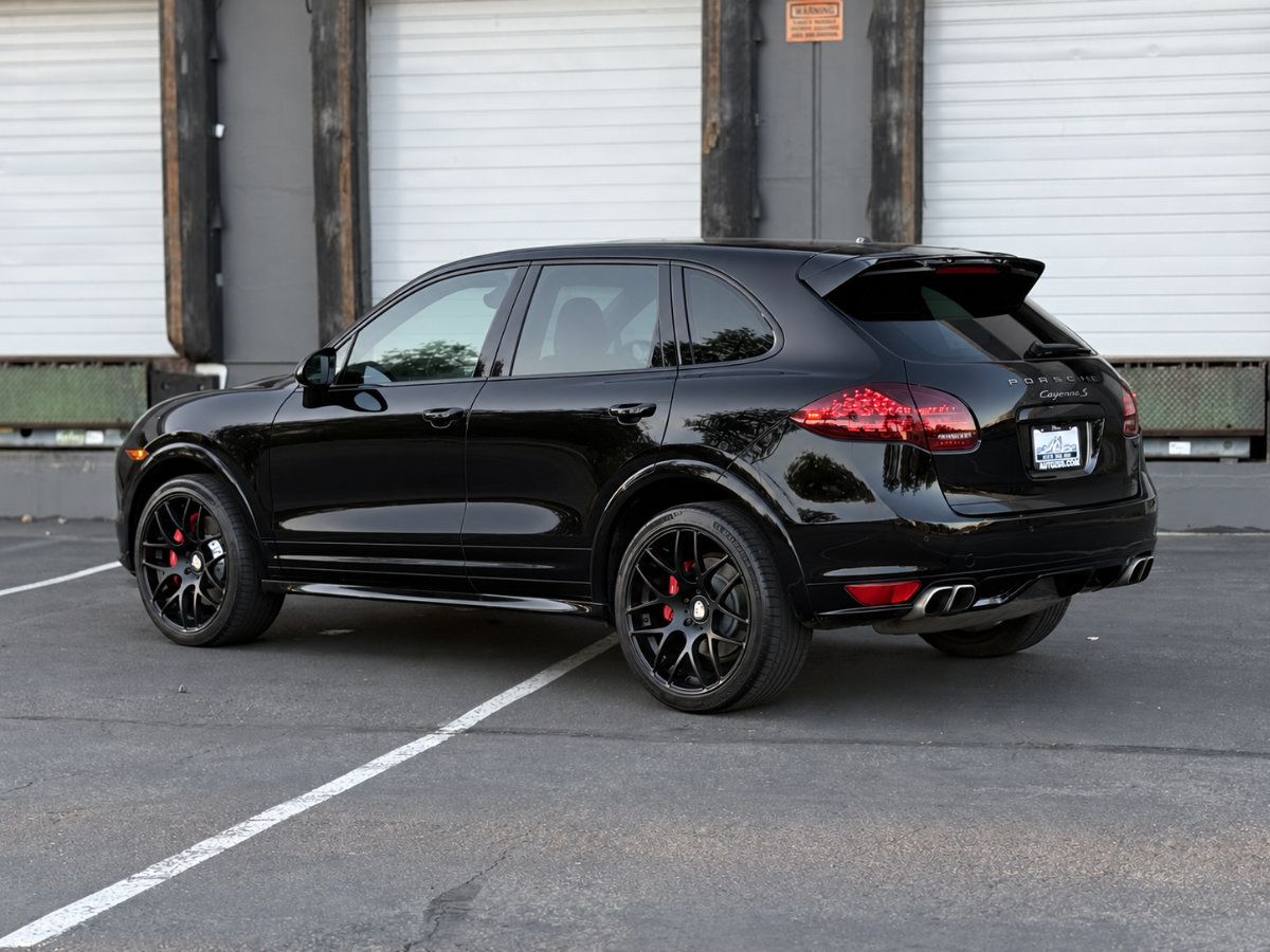 Used 2014 Porsche Cayenne Turbo S AWD/4WD image 6