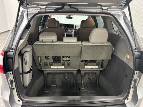 Used 2015 Toyota Sienna XLE w/ XLE Navigation Package FWD image 9