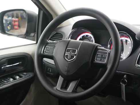 Used 2018 Dodge Grand Caravan SE image 14