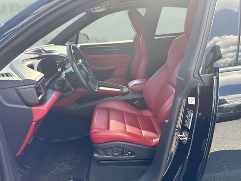 Used 2025 Porsche Macan 4S Electric w/ Premium Package AWD/4WD image 9