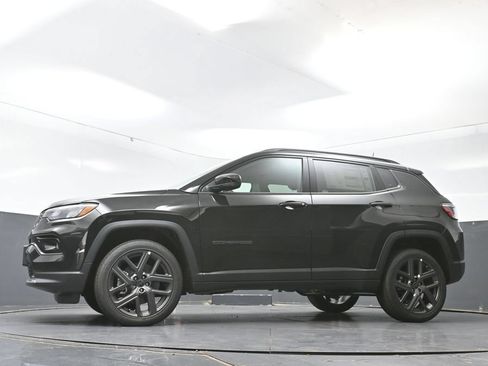 New 2026 Jeep Compass Limited w/ Sun, Sound & Navigation Group AWD/4WD image 41