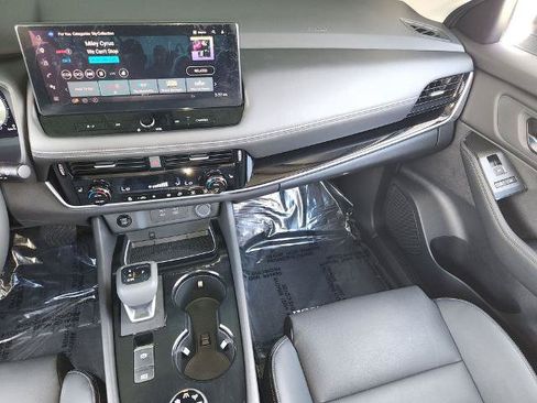 Certified 2025 Nissan Rogue SL AWD/4WD image 17