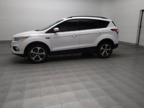 Used 2017 Ford Escape SE w/ Equipment Group 201A FWD image 2