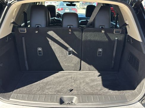 Used 2023 Nissan Pathfinder SL w/ Black Appearance Package image 25