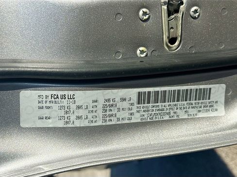 Used 2019 Jeep Cherokee Limited image 31