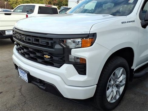 Used 2025 Chevrolet Silverado 1500 Custom image 7