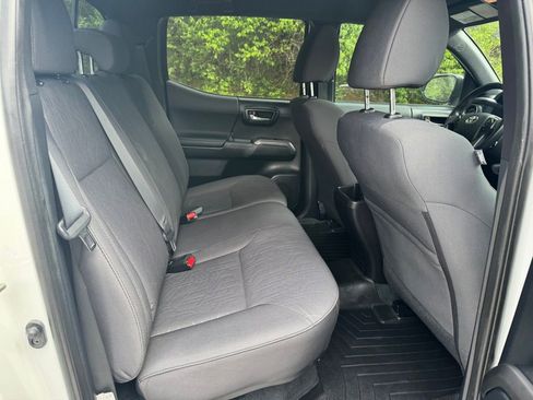 Used 2016 Toyota Tacoma TRD Sport w/ Towing Package image 13