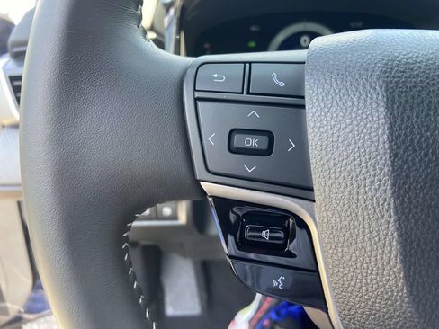 Used 2025 Toyota Camry SE w/ Multimedia Upgrade Package FWD image 33