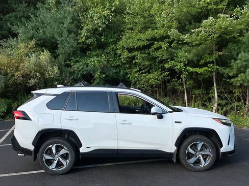 Used 2023 Toyota RAV4 SE w/ Weather & Moonroof Package AWD/4WD image 7
