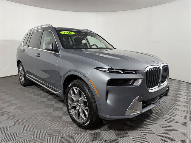 Used 2025 BMW X7 xDrive40i w/ Premium Package AWD/4WD image 3