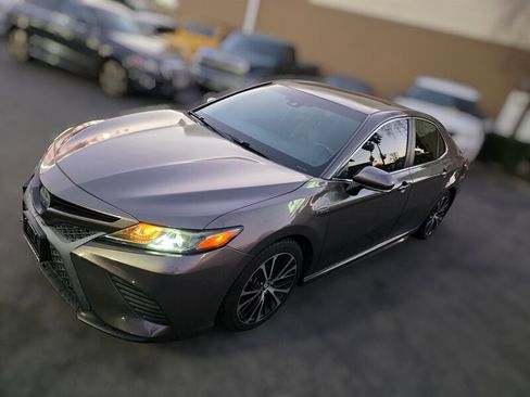 Used 2018 Toyota Camry SE image 9