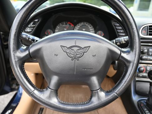 Used 2000 Chevrolet Corvette Convertible w/ Memory Pkg RWD image 31