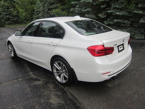 Used 2017 BMW 330i xDrive Sedan AWD/4WD image 5