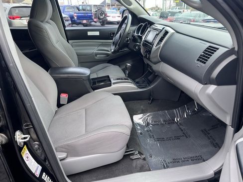 Used 2015 Toyota Tacoma Base image 20