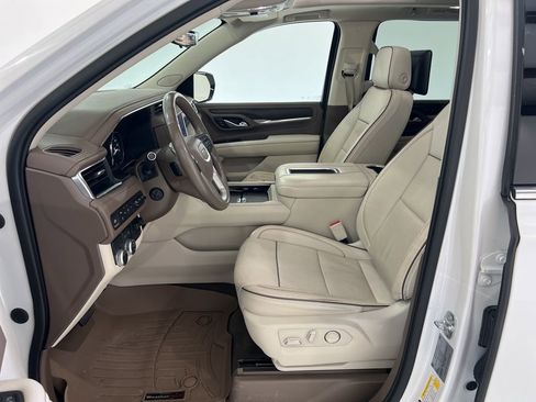 Used 2021 GMC Yukon XL Denali w/ Denali Premium Package image 18