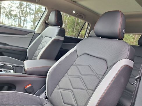 New 2026 Volkswagen Atlas Peak Edition image 11