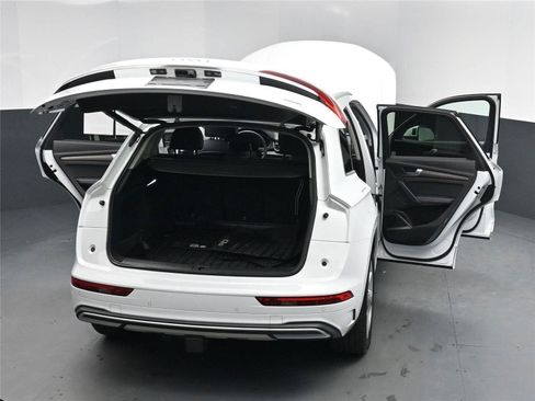 Used 2021 Audi Q5 Premium Plus w/ Premium Plus Package image 16