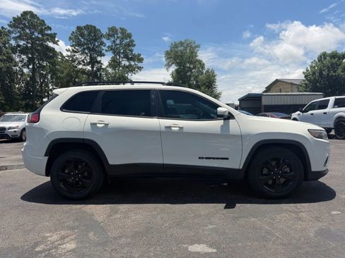 Used 2019 Jeep Cherokee Latitude Plus FWD image 5