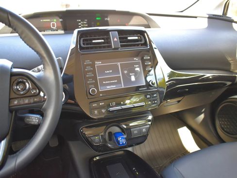 Used 2021 Toyota Prius XLE AWD/4WD image 17