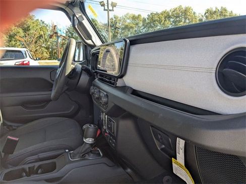 Used 2024 Jeep Wrangler Willys image 39