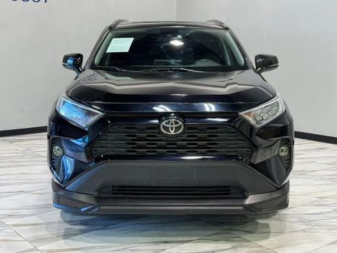 Used 2019 Toyota RAV4 XLE w/ Convenience Package image 3