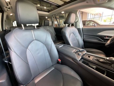 Certified 2024 Toyota Grand Highlander AWD image 19