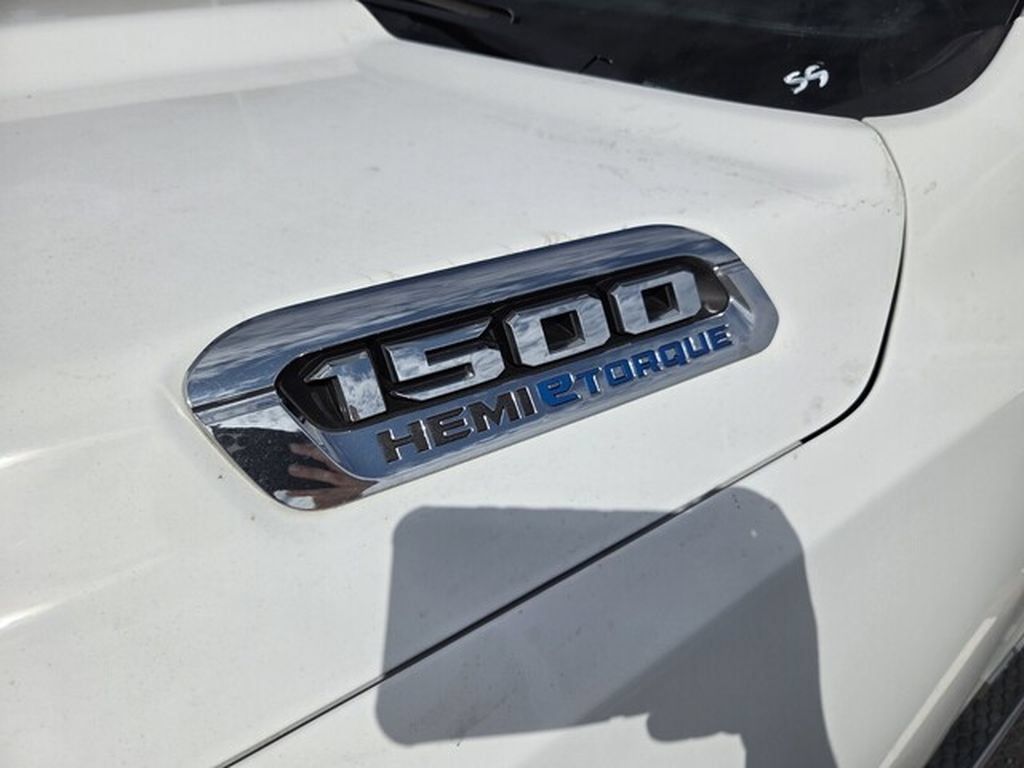 Used 2024 RAM 1500 Laramie AWD/4WD image 4