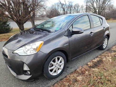 Used 2014 Toyota Prius C Four image 2