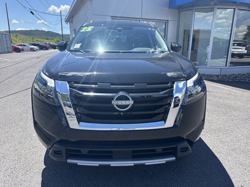 Used 2025 Nissan Pathfinder SL AWD/4WD image 8