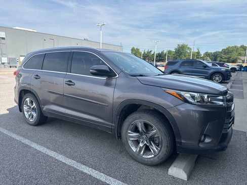 Used 2018 Toyota Highlander Limited Platinum AWD/4WD image 2