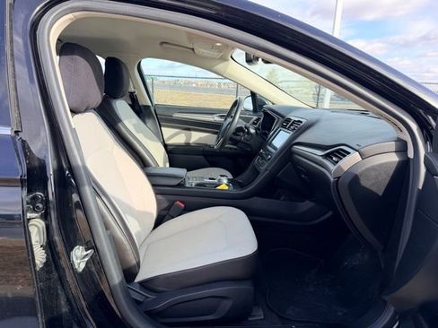 Used 2020 Ford Fusion SE w/ Equipment Group 151A image 11