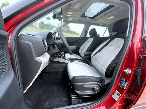 New 2025 Hyundai Venue SEL image 11