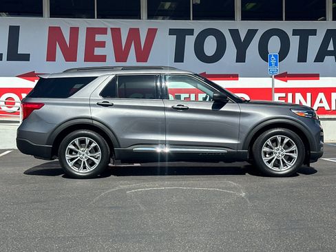 Used 2022 Ford Explorer XLT w/ Equipment Group 202A RWD image 6