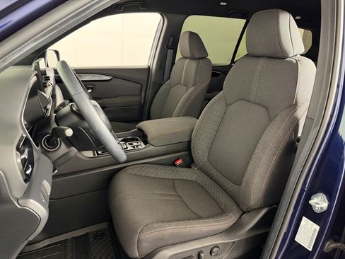 Used 2025 Honda Pilot Sport image 4