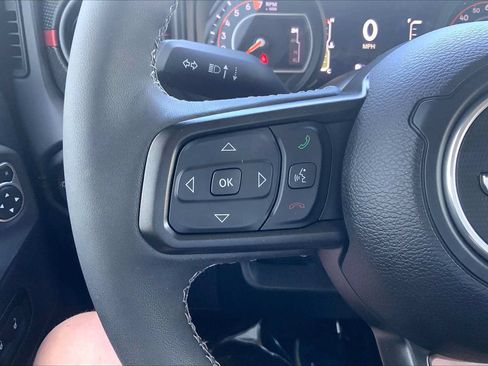 Used 2025 Jeep Gladiator Rubicon w/ Convenience Group AWD/4WD image 24