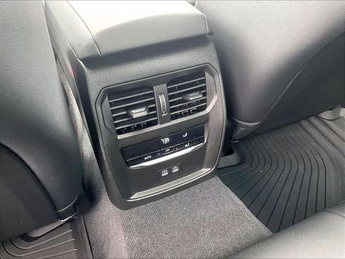 Used 2025 BMW 330i Sedan w/ Premium Package image 36