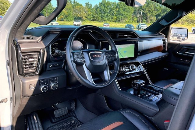 Used 2024 GMC Sierra 1500 AT4 w/ Technology Package AWD/4WD image 18